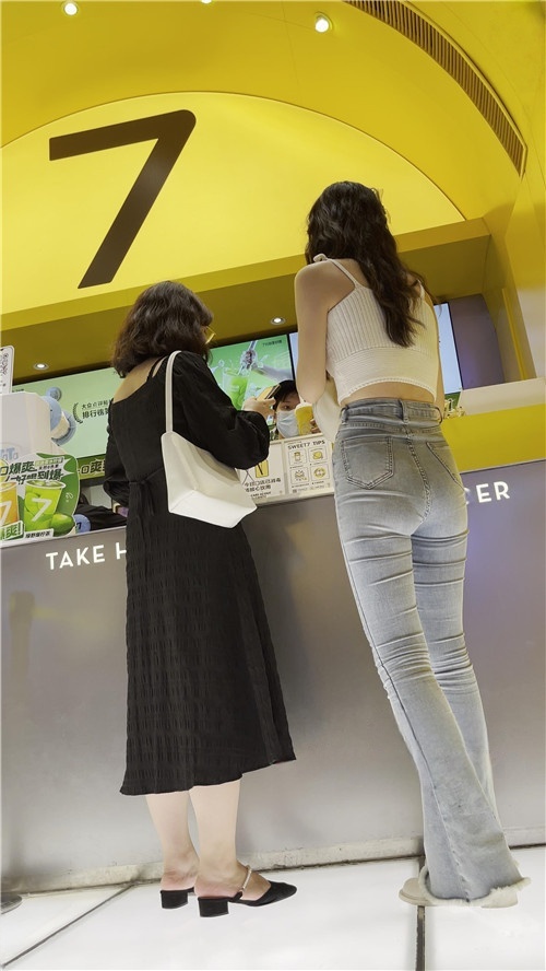 高腰紧牛MM[1.36G/MP4]