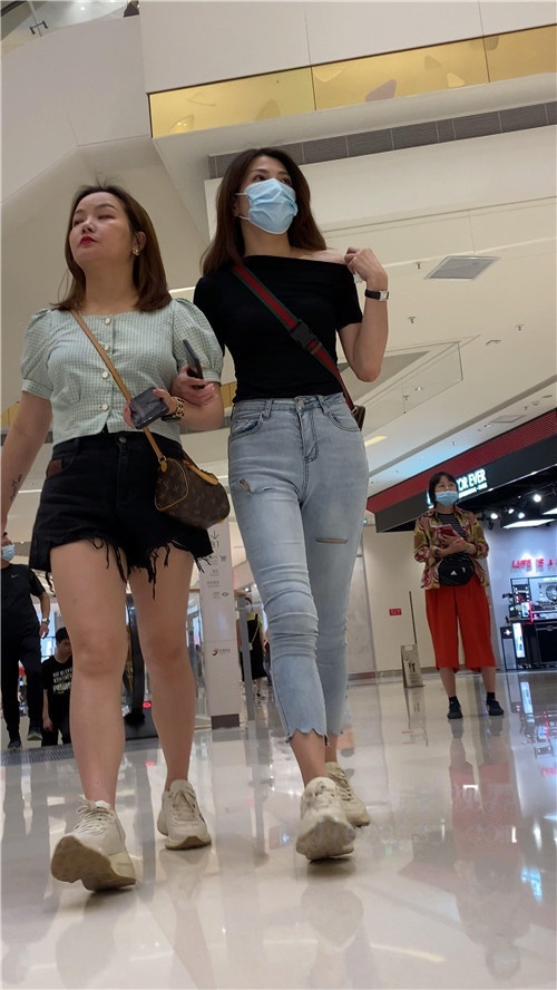 浅牛紧身美女[4.31G/MP4]