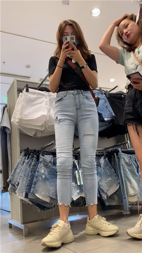 浅牛紧身美女[4.31G/MP4]