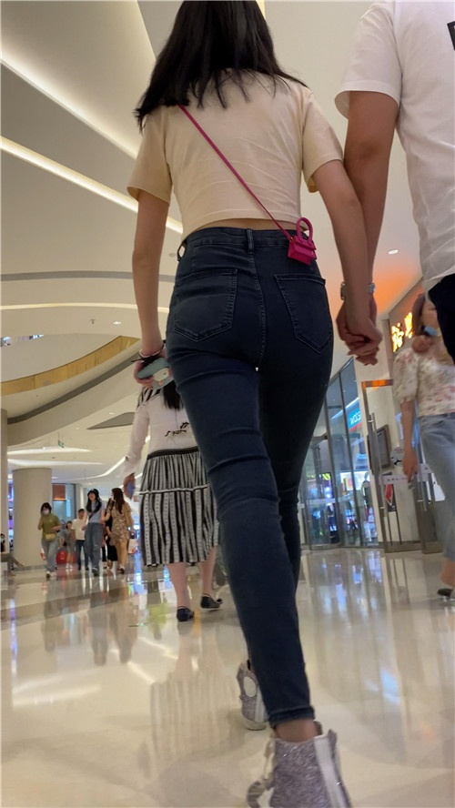 牛仔紧身裤小姐姐[889M/MP4]