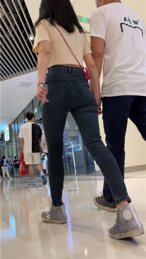 牛仔紧身裤小姐姐[889M/MP4]