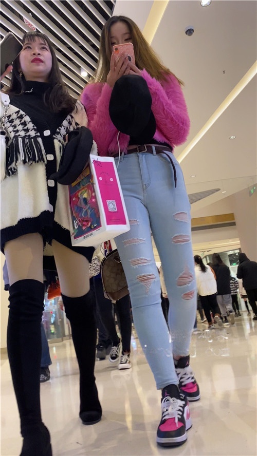 极品紧牛小姐姐[4.12G/MP4]