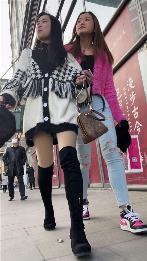 极品紧牛小姐姐[4.12G/MP4]