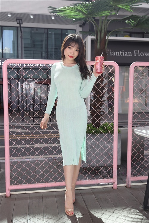 模拍漂亮的绿色连体真空美女【套图+视频】