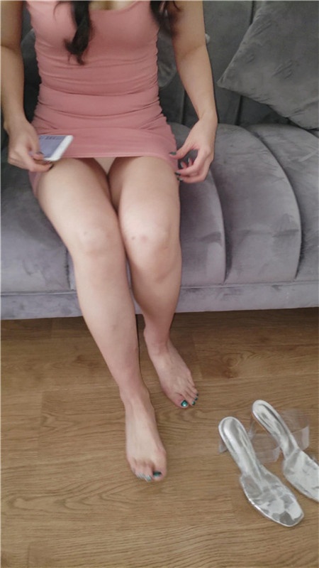 （视频）粉裙吊带小姐姐[18.5G/MP4]