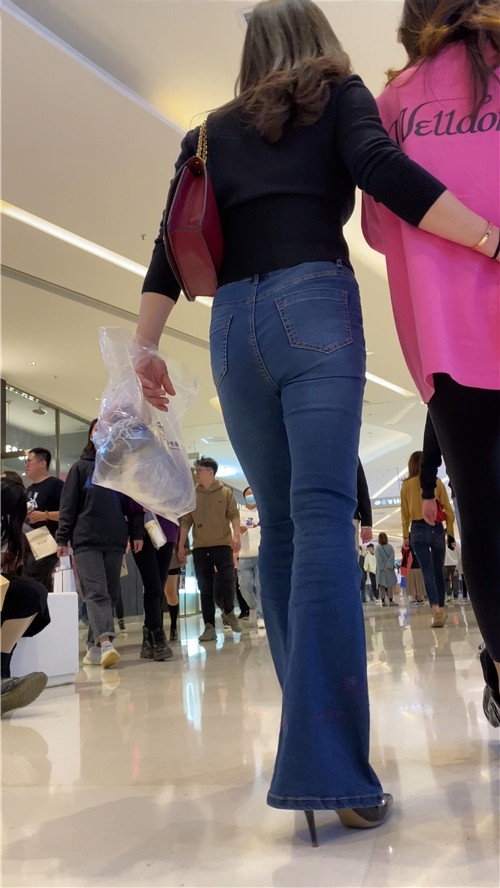 蓝牛高跟美女[1.14G/MP4]