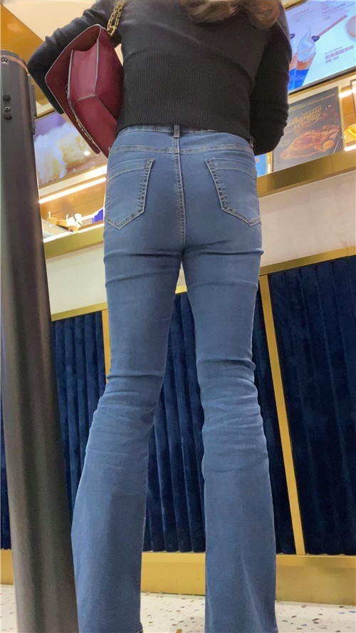 蓝牛高跟美女[1.14G/MP4]