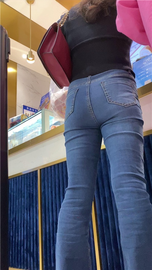 蓝牛高跟美女[1.14G/MP4]