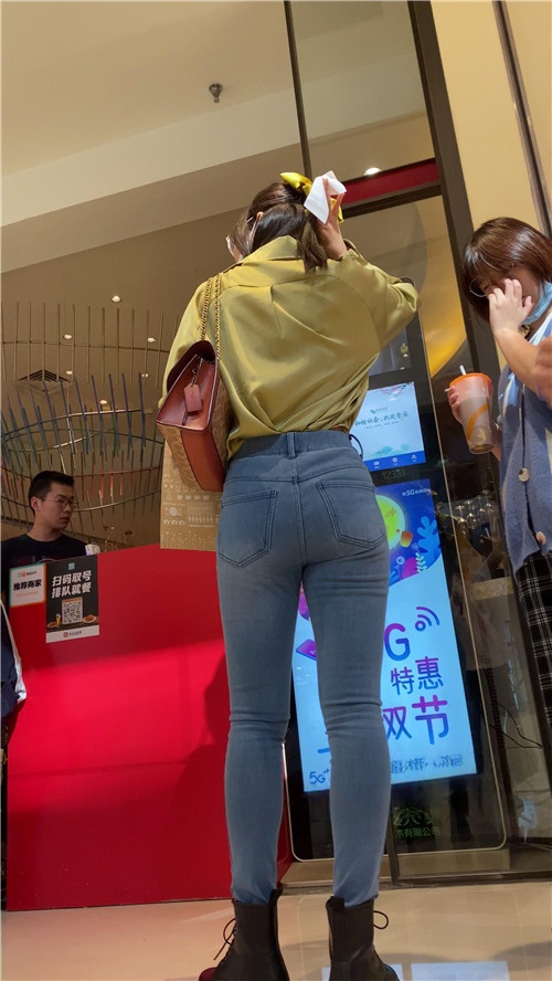 紧牛美眉[457M/MP4]