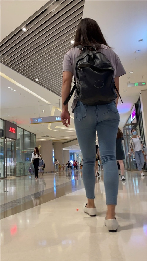 牛仔裤美女[477M/MP4]