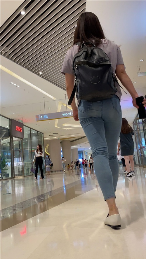 牛仔裤美女[477M/MP4]