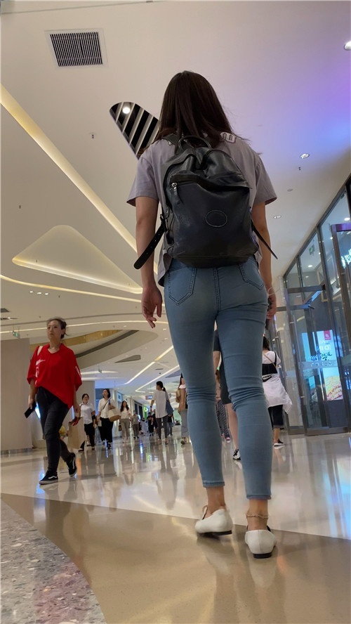 牛仔裤美女[477M/MP4]