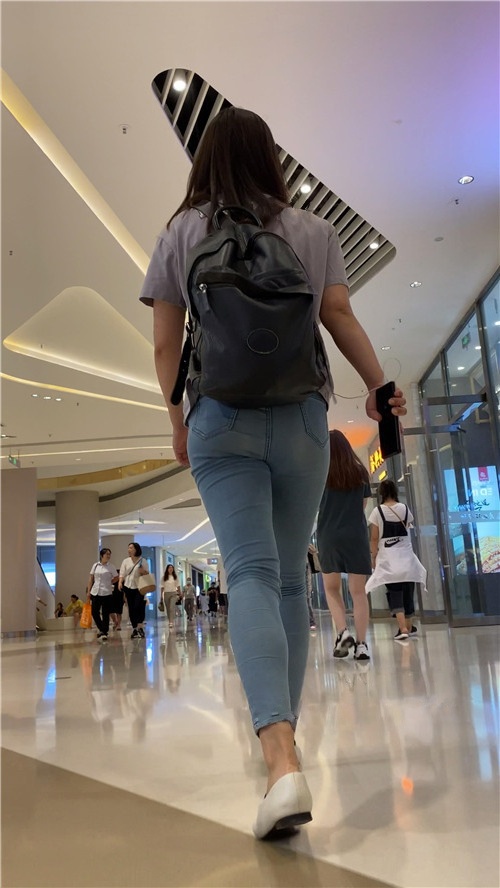 牛仔裤美女[477M/MP4]