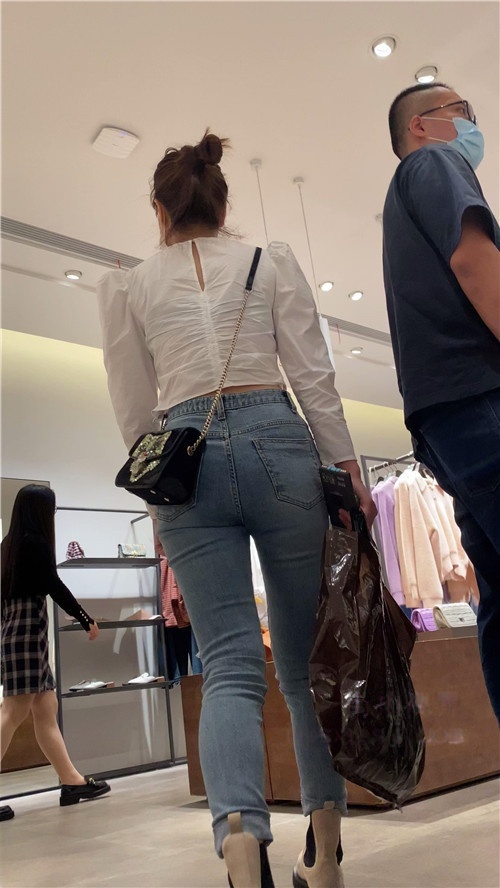 逛商场的紧牛小姐姐[443M/MP4]