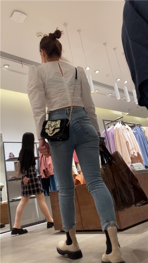 逛商场的紧牛小姐姐[443M/MP4]