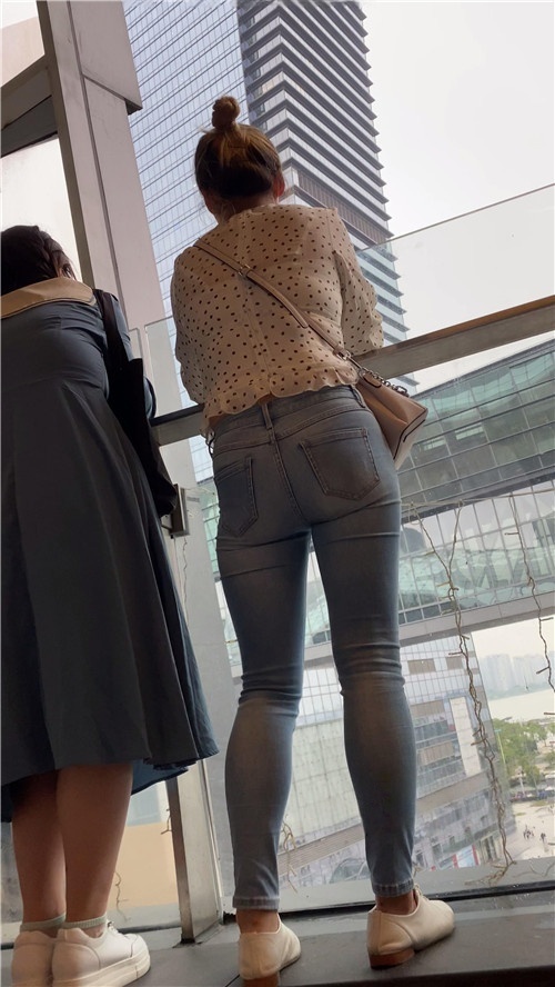 饱满牛仔裤[1.32G/MP4]