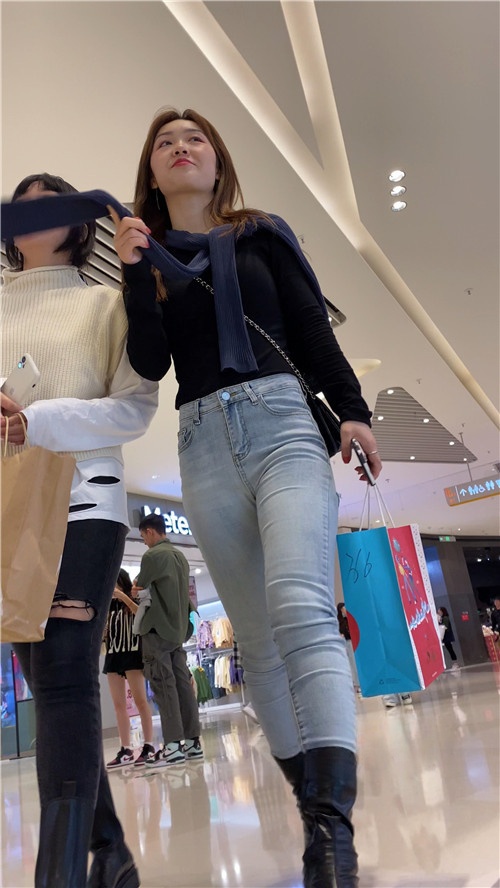 漂亮的紧牛小美女[1.59G/MP4]