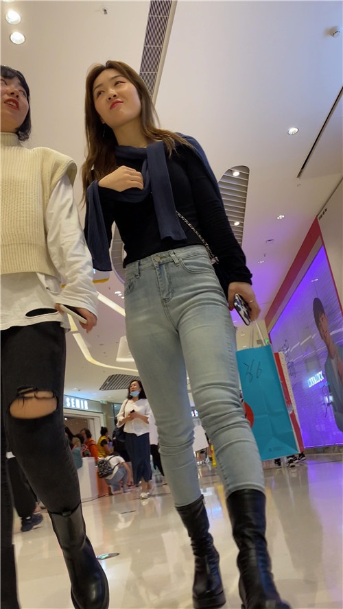 漂亮的紧牛小美女[1.59G/MP4]