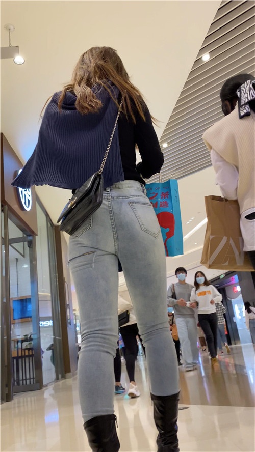 漂亮的紧牛小美女[1.59G/MP4]