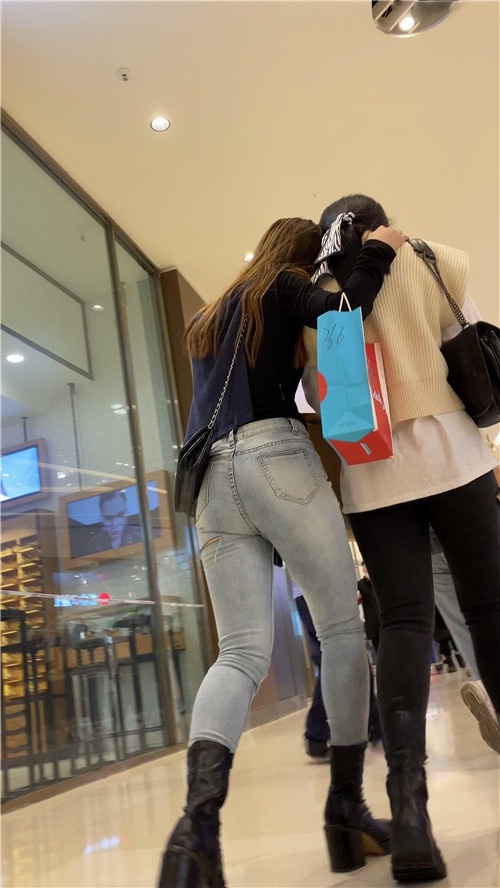 漂亮的紧牛小美女[1.59G/MP4]