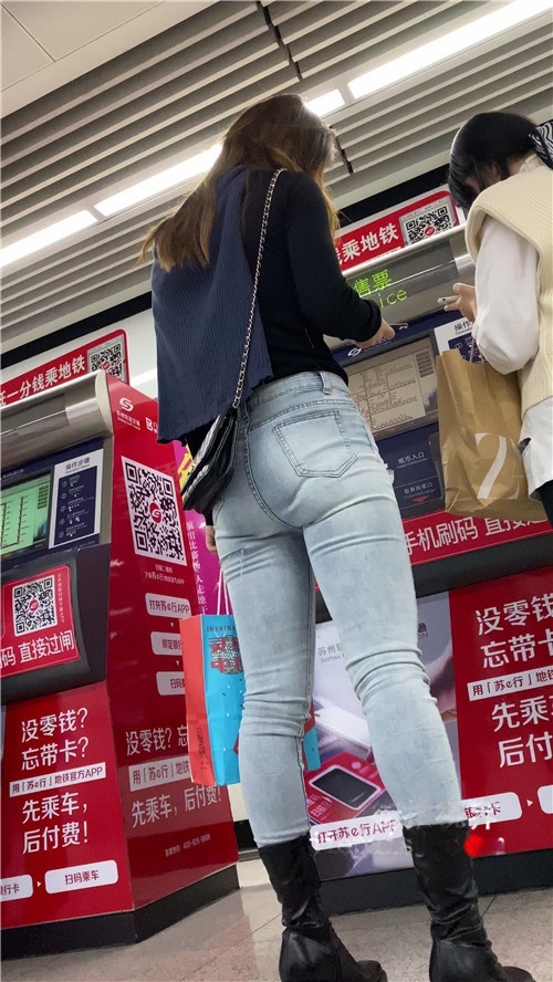 漂亮的紧牛小美女[1.59G/MP4]