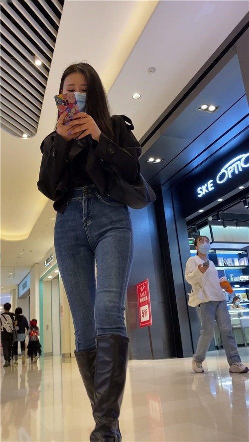 黑靴牛仔裤小姐姐[2.91G/MP4]