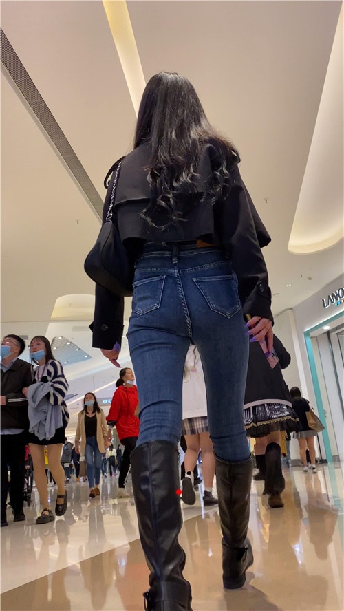 黑靴牛仔裤小姐姐[2.91G/MP4]