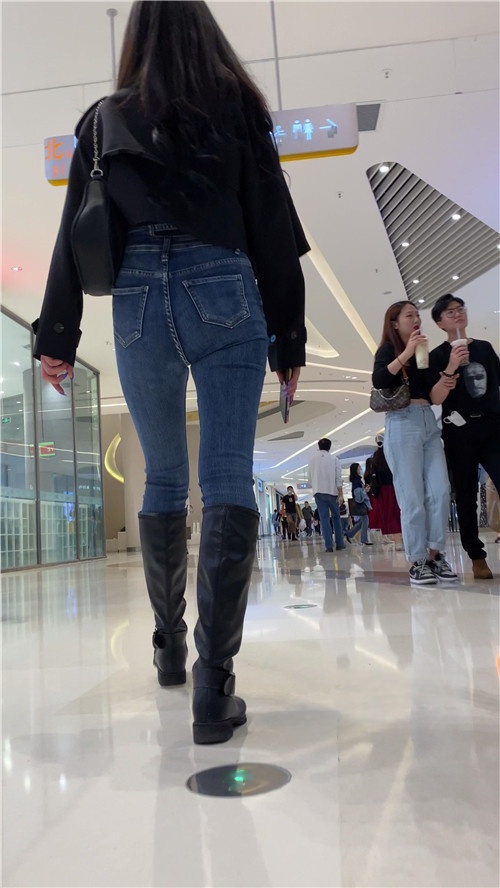 黑靴牛仔裤小姐姐[2.91G/MP4]