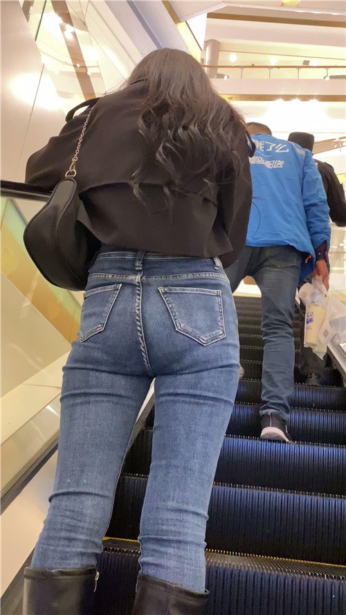 黑靴牛仔裤小姐姐[2.91G/MP4]