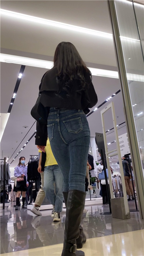 黑靴牛仔裤小姐姐[2.91G/MP4]