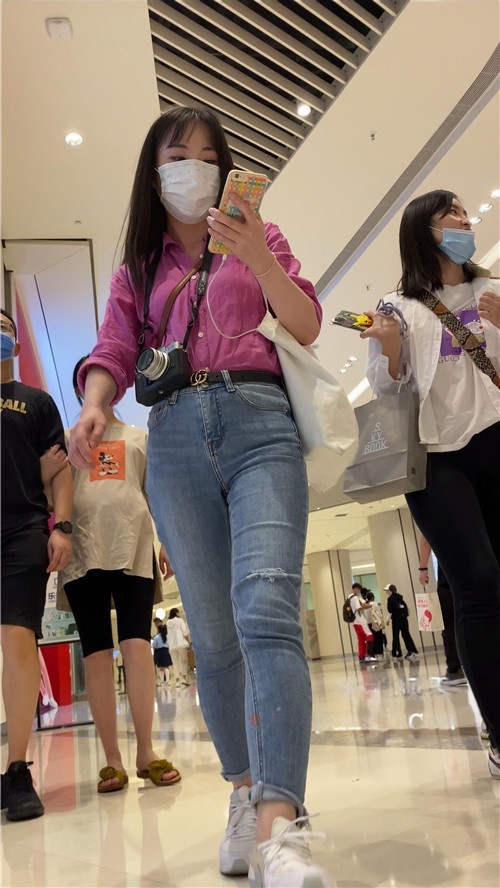 商场里的牛仔裤小姐姐[1.73G/MP4]