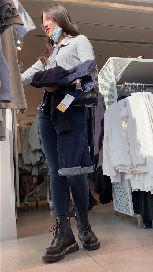 极品紧牛美女[1.11G/MP4]