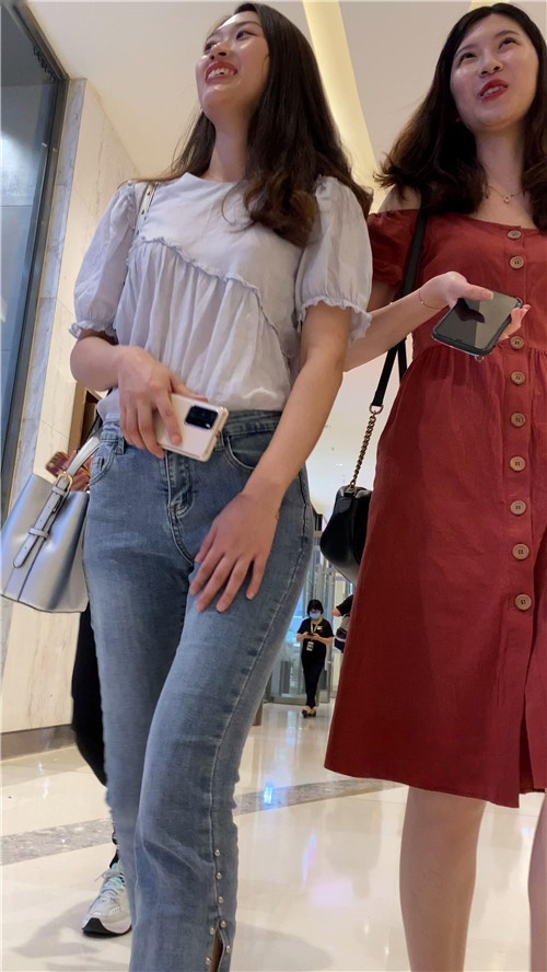 紧身牛仔小姐姐[3.47G/MP4]