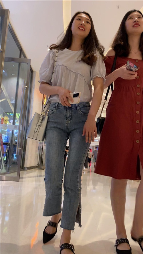 紧身牛仔小姐姐[3.47G/MP4]