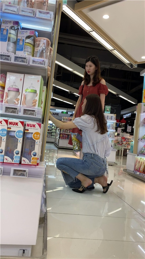 紧身牛仔小姐姐[3.47G/MP4]