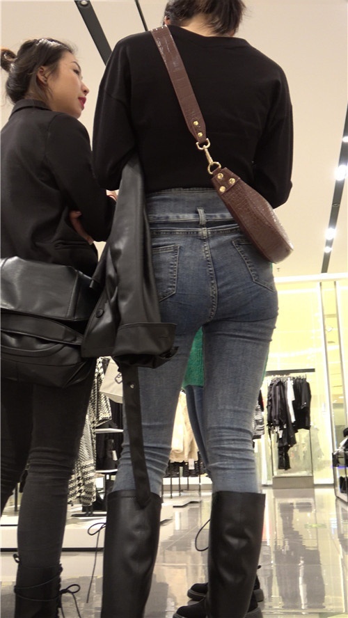 高挑的紧牛美女[4.57G/MP4]