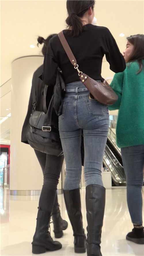 高挑的紧牛美女[4.57G/MP4]