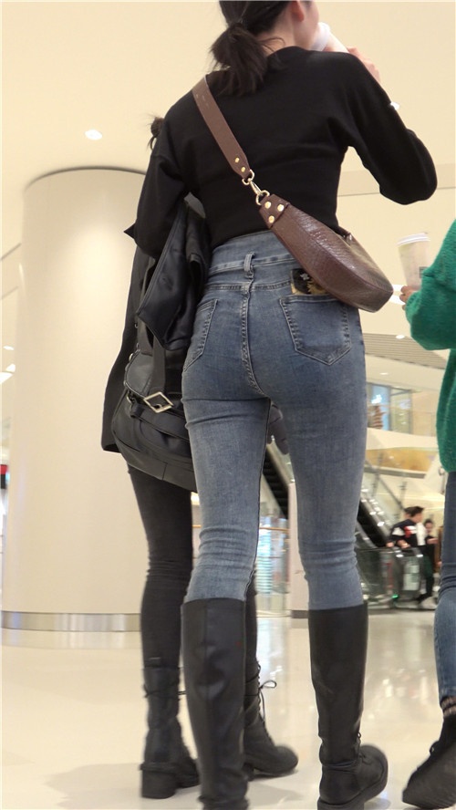 高挑的紧牛美女[4.57G/MP4]