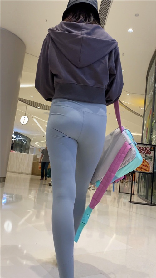 灰色瑜伽裤美女[4.62G/MP4]