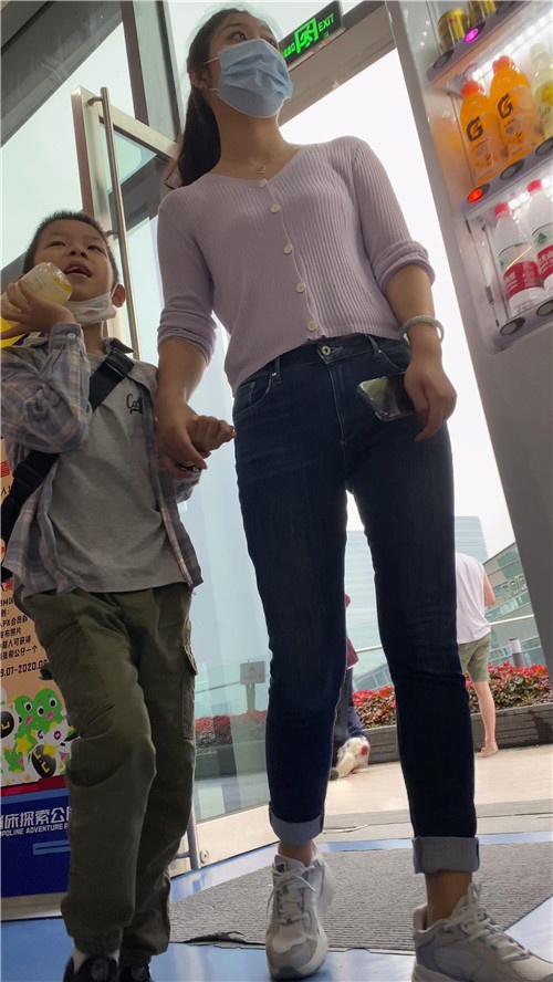 韵味蓝牛丰腴美女[2.63G/MP4]