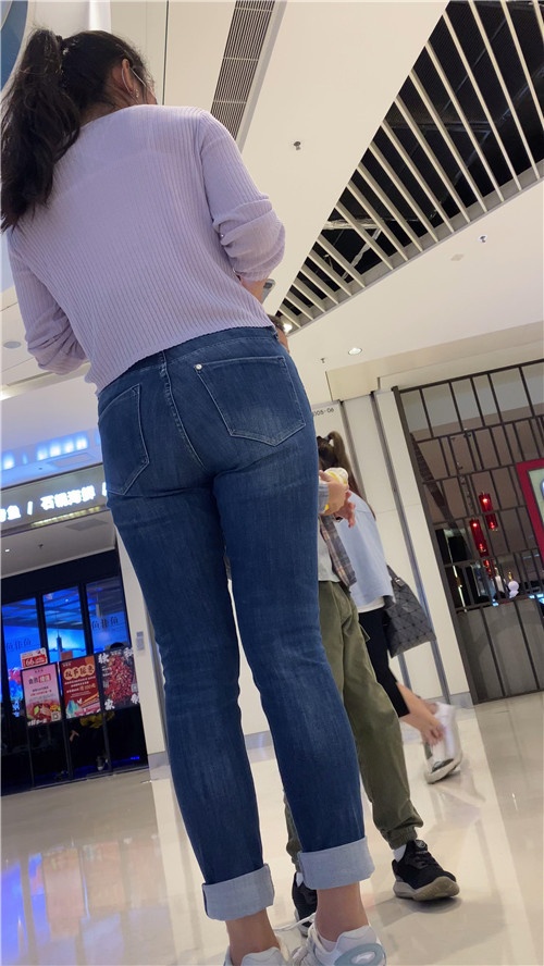 韵味蓝牛丰腴美女[2.63G/MP4]