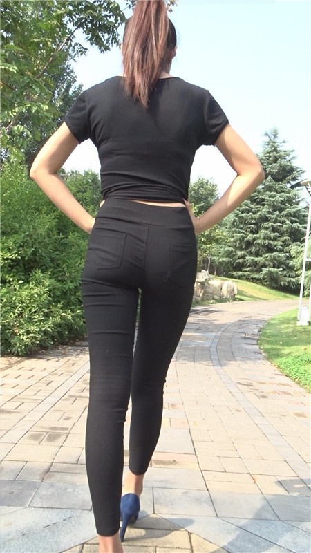 模拍紧身黑裤美女（一）[1.71G/MP4]