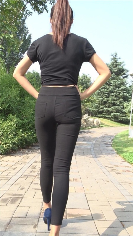 模拍紧身黑裤美女（一）[1.71G/MP4]