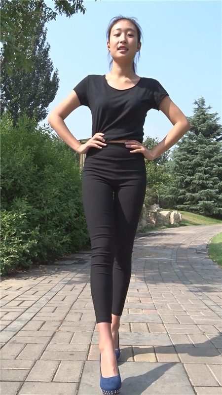 模拍紧身黑裤美女（一）[1.71G/MP4]