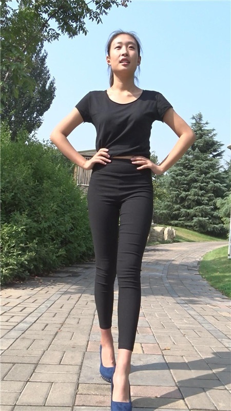 模拍紧身黑裤美女（一）[1.71G/MP4]