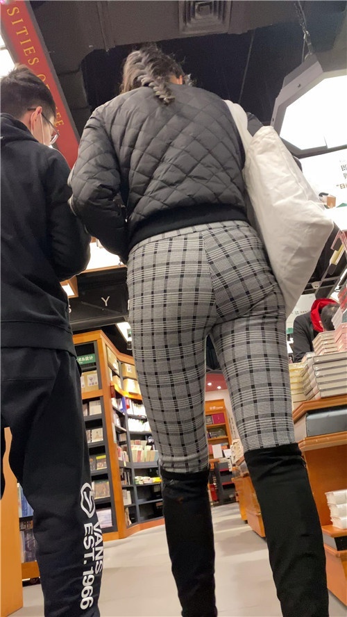 黑色高靴紧身裤小姐姐[3.08G/MP4]