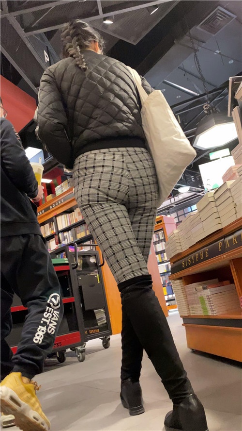 黑色高靴紧身裤小姐姐[3.08G/MP4]