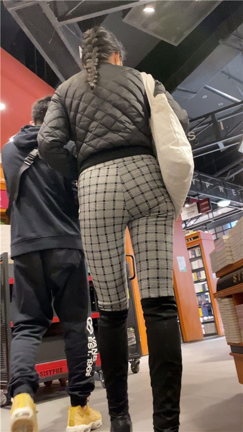 黑色高靴紧身裤小姐姐[3.08G/MP4]