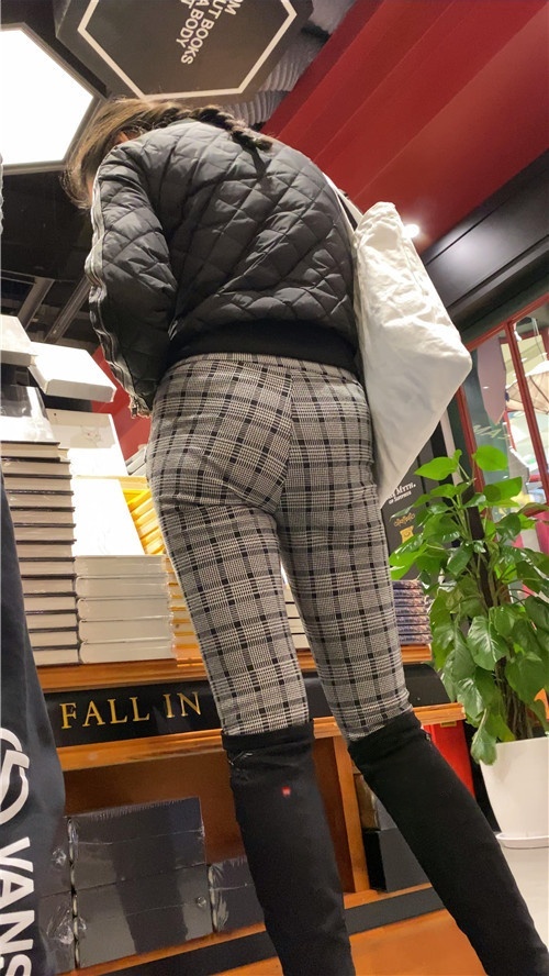 黑色高靴紧身裤小姐姐[3.08G/MP4]