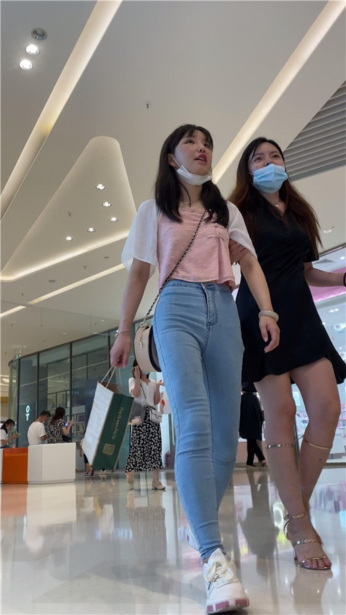 圆润牛仔美女[2.29G/MP4]